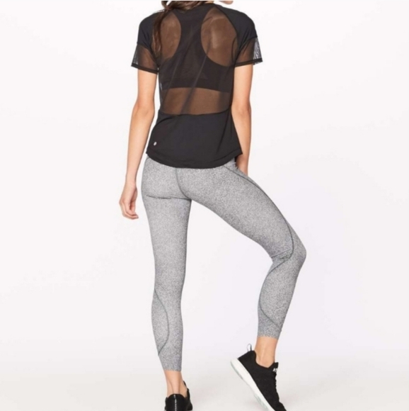 Lululemon Home Stretch Black Short Sleeve Mesh Back Athletic Top Womens Sz 2 - Picture 2 of 6